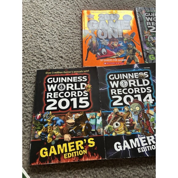 Video Game World Record Books Guinness & Game On 2013-16 + 2017 & 2019 - Picture 2 of 6